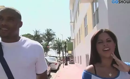Interracial Encounter WellBuilt Guy and Brunette Chick